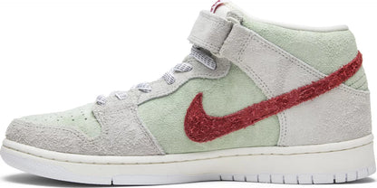 SB Dunk Mid White Widow