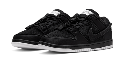 SB Dunk Low Gnarhunters