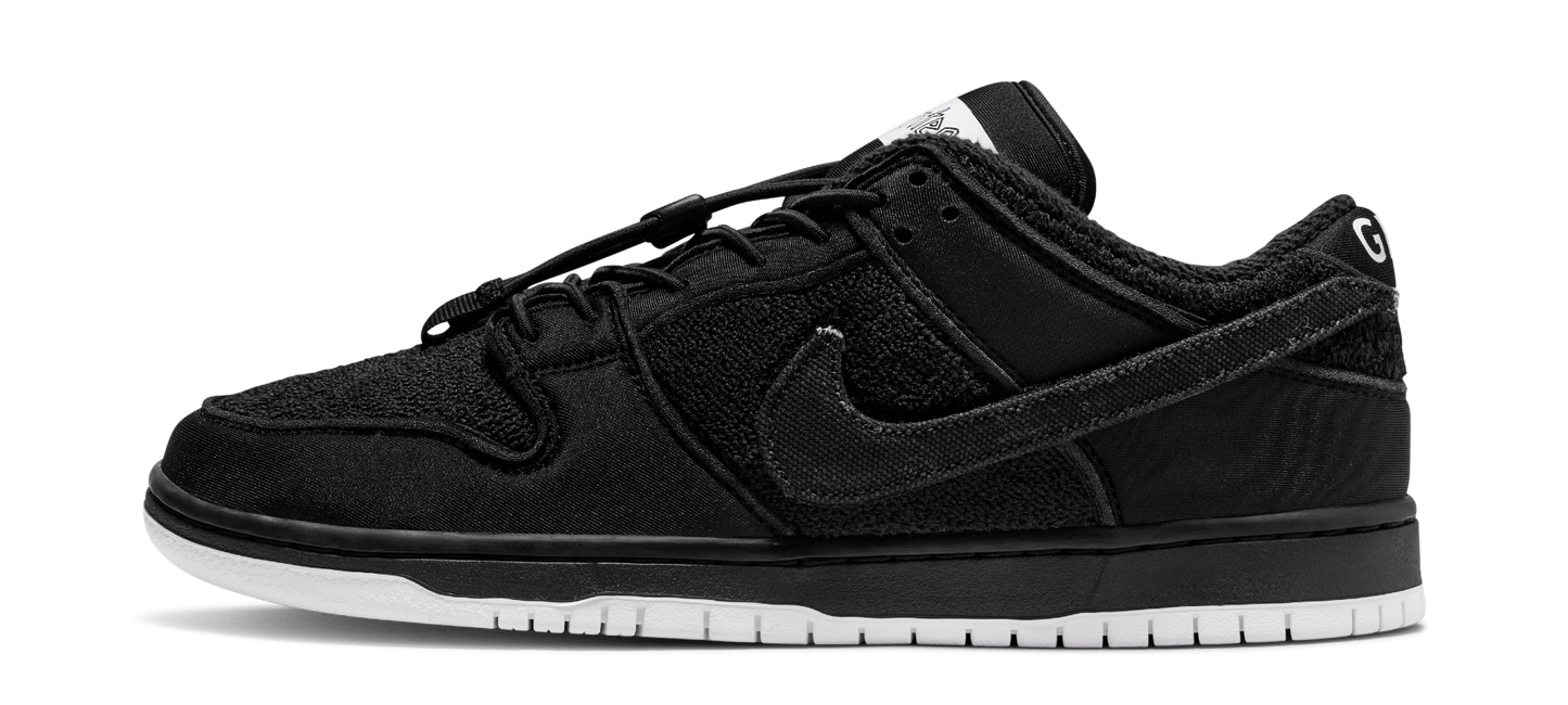 SB Dunk Low Gnarhunters